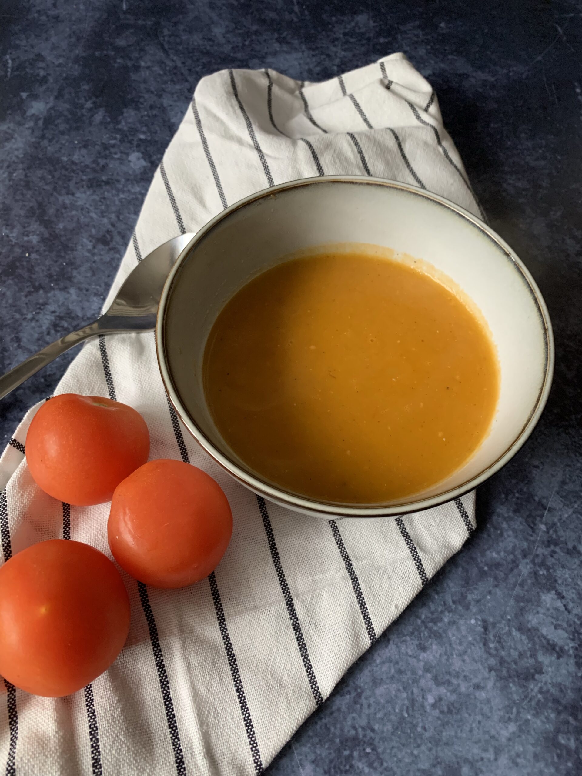 Easy homemade roasted tomato soup made in a soup maker