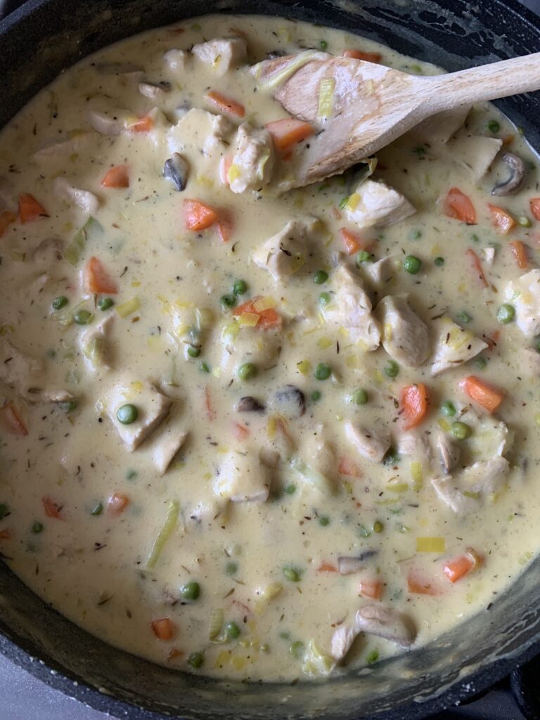 Easy Creamy Chicken and Vegetable Pie Recipe